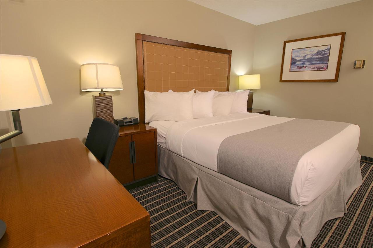 Clarion Pointe Hotel Medicine Hat Exterior foto