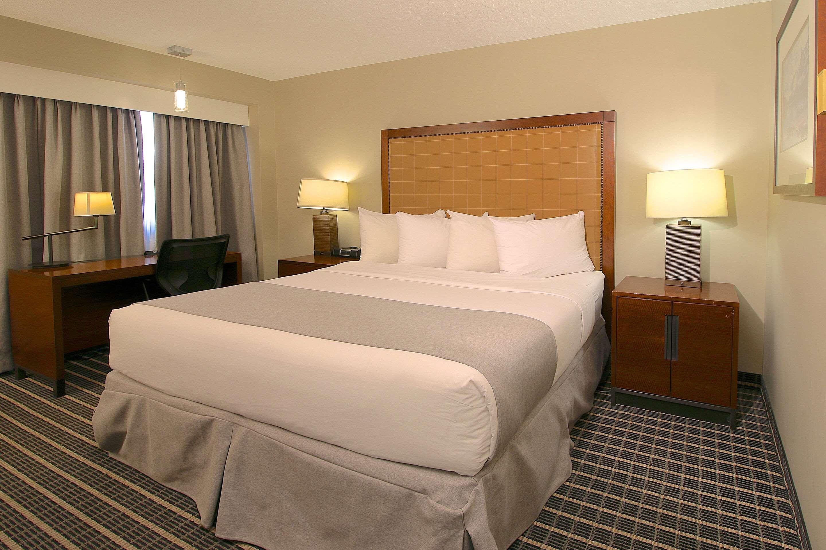 Clarion Pointe Hotel Medicine Hat Exterior foto