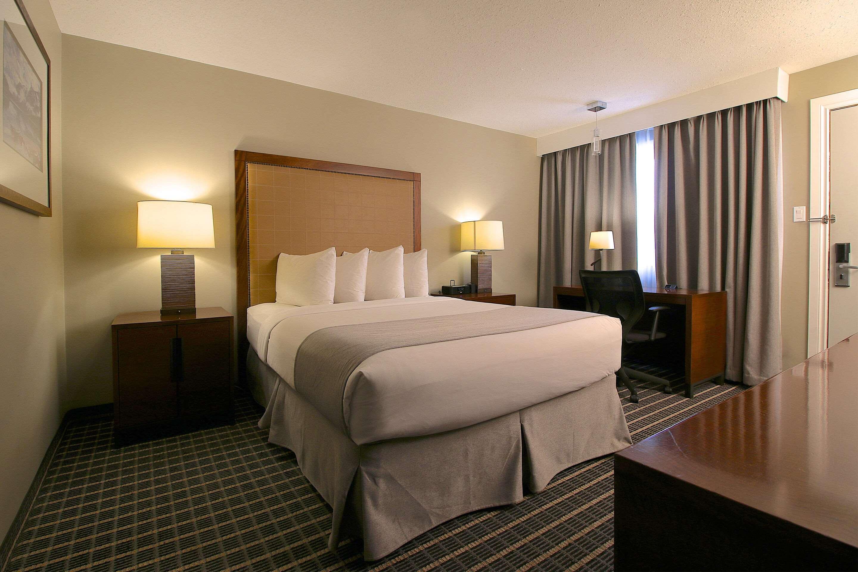 Clarion Pointe Hotel Medicine Hat Exterior foto