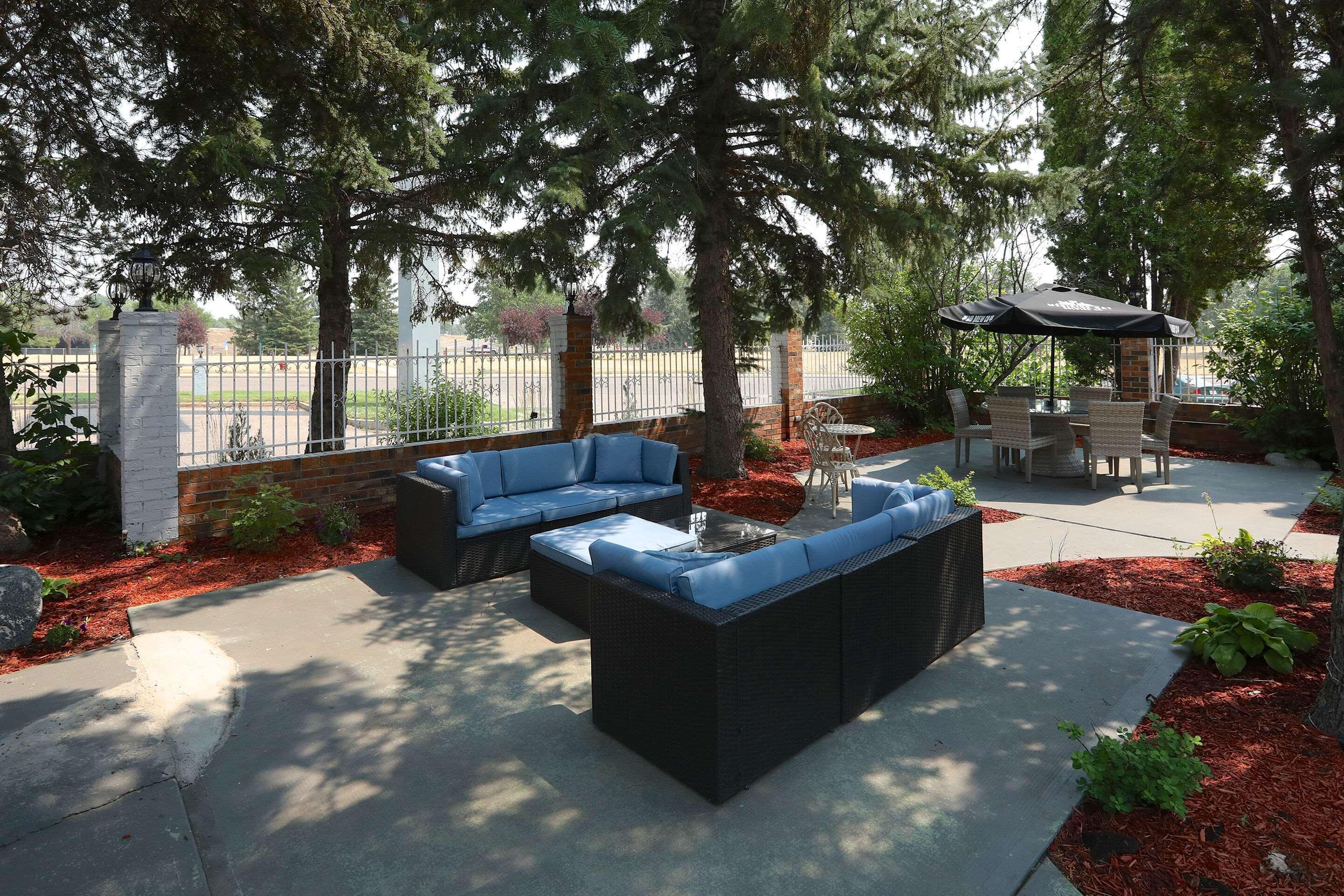 Clarion Pointe Hotel Medicine Hat Exterior foto